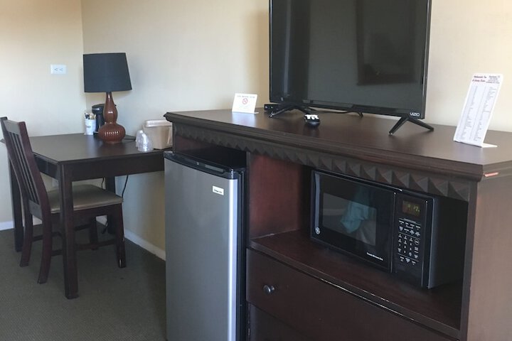 Ambassador Inn & Suites