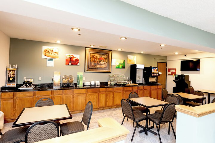 Quality Inn & Suites Marinette