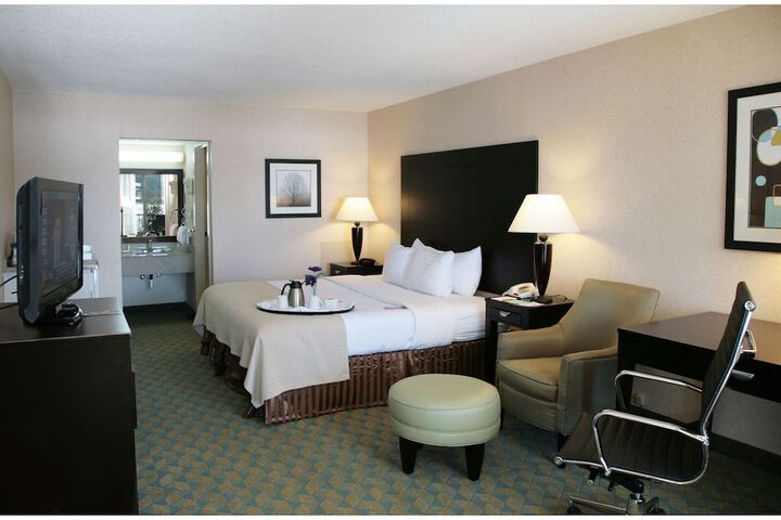 Room 14 of 37
