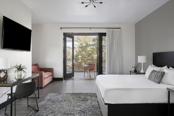 Room 32 of 67