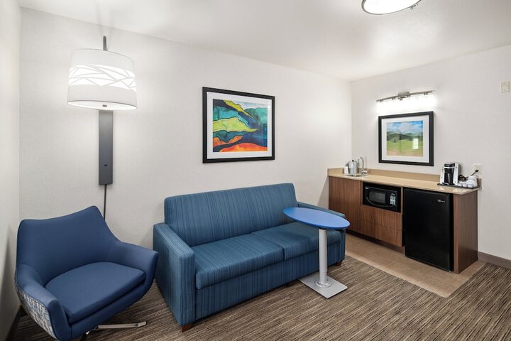 Holiday Inn Express & Suites Interstate 90 by IHG