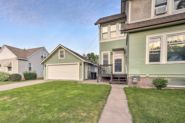 Elegant Superior Getaway 2 Mi to Downtown!