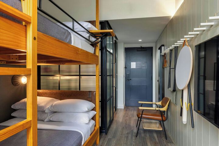 Room 52 of 103