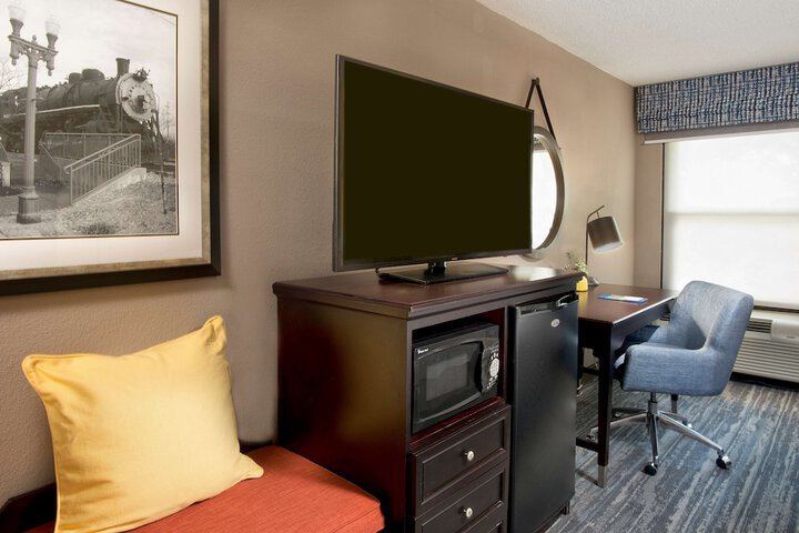 Room 28 of 35