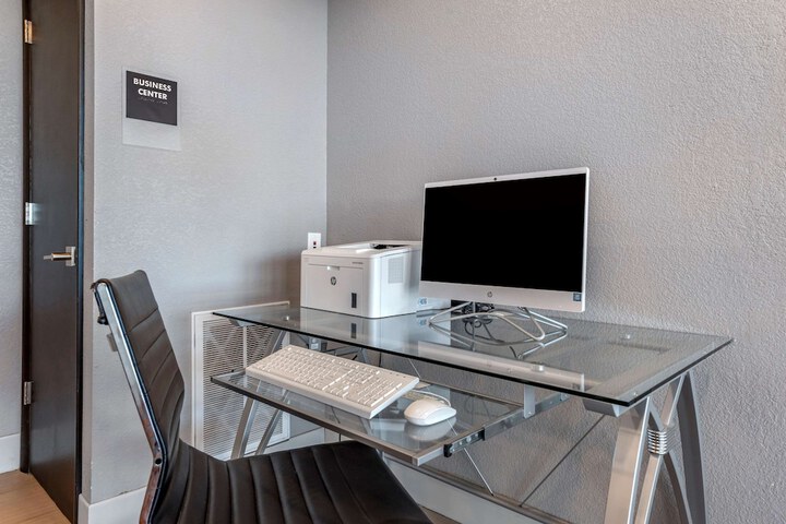 Business Center 32 of 32