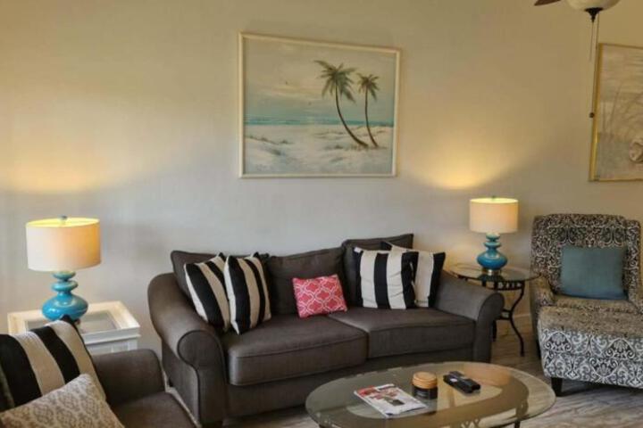 LUX VILLAs on beautiful Palmer Ranch