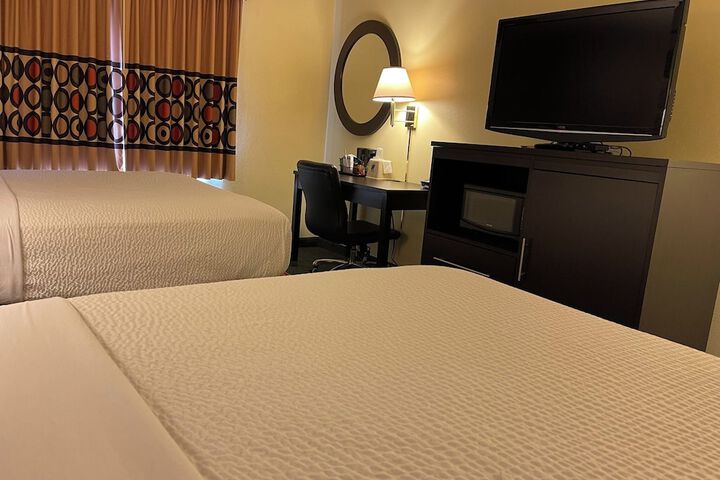 Super 8 by Wyndham Colby