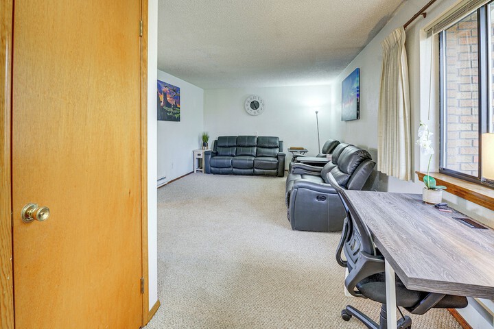 Downtown Delta Condo 34 Mi to Black Canyon!