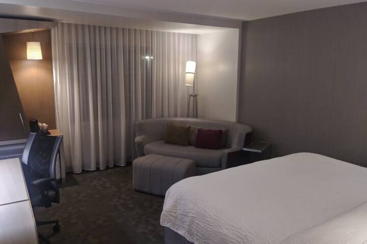 Room 9 of 33