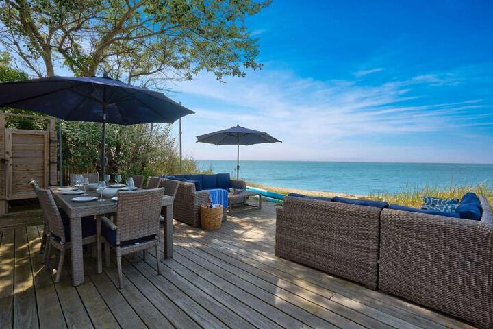 Chic Beach House: Waterfront Vineyards, Hot Tub