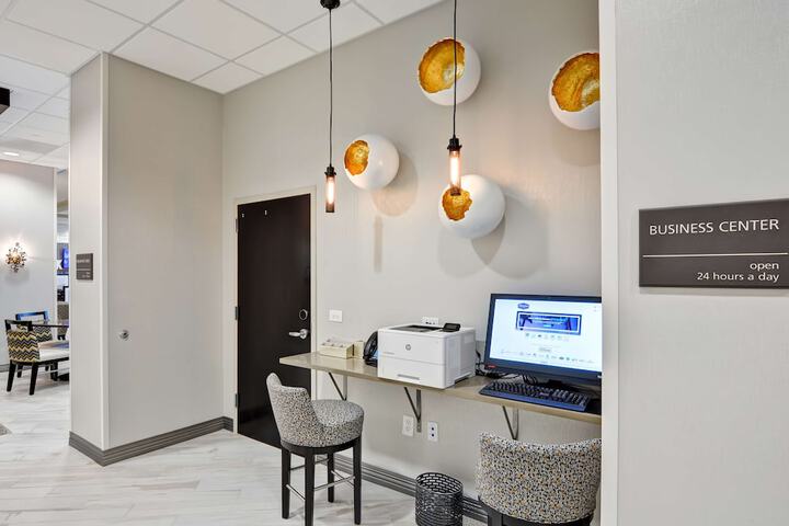 Business Center 28 of 28