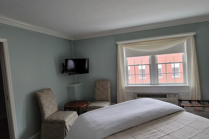 Lowell Inn