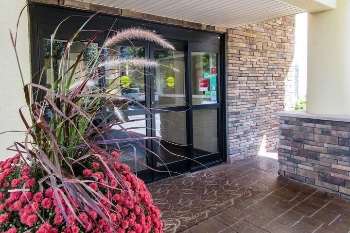 Hotel 4 of 57