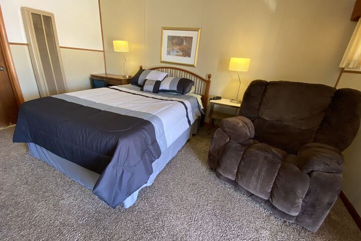 Room 70 of 81