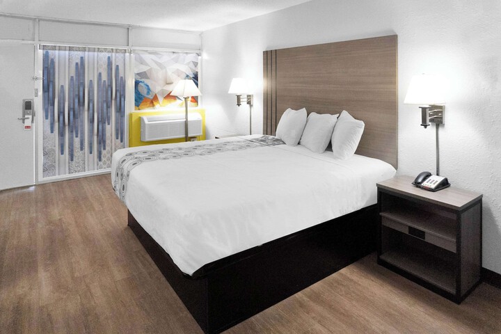 Room 32 of 52