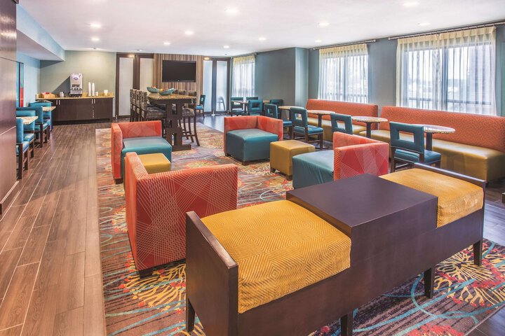 La Quinta Inn & Suites by Wyndham OFallon IL - St. Louis