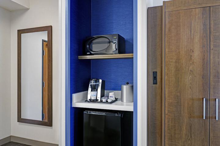 Holiday Inn Express Hotel & Suites NEWPORT by IHG