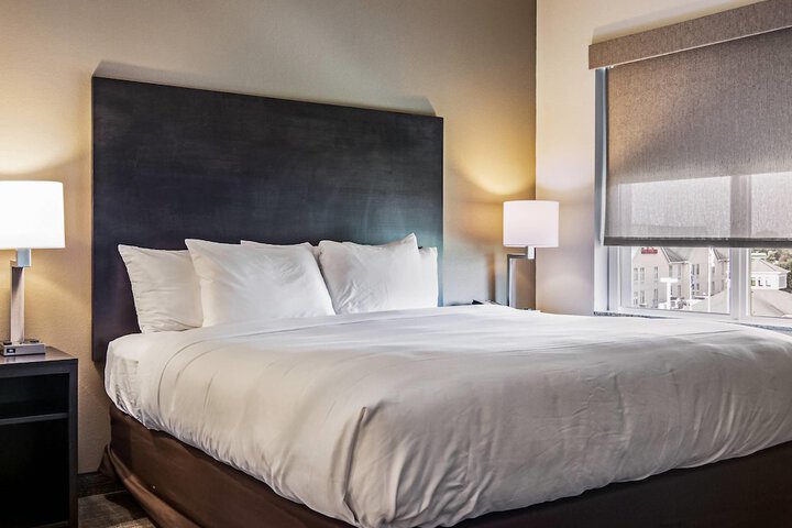 Comfort Suites Wooster near University Campus