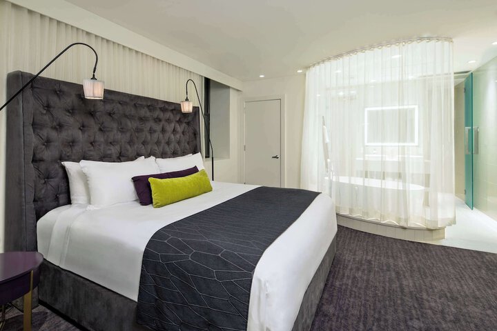 Room 14 of 82