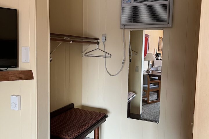 Room 195 of 443