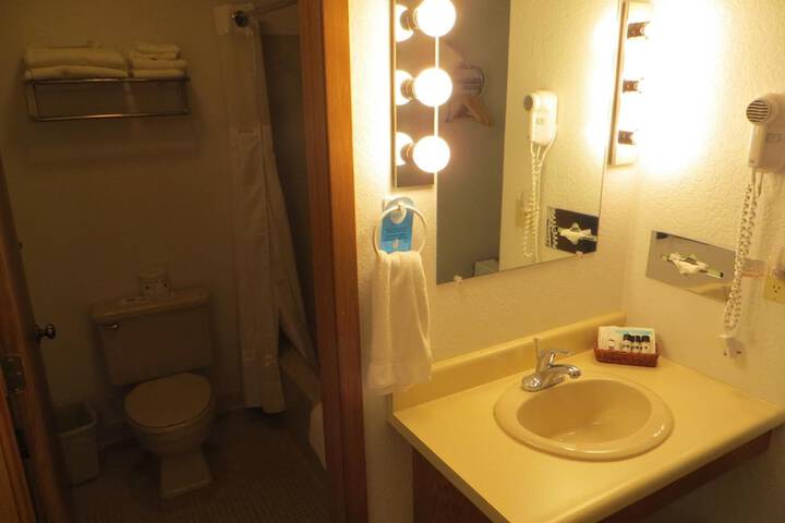 Room 8 of 34