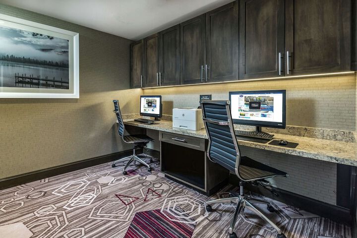 Business Center 33 of 33