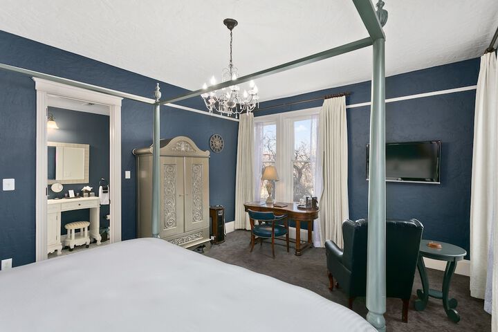 Room 52 of 102