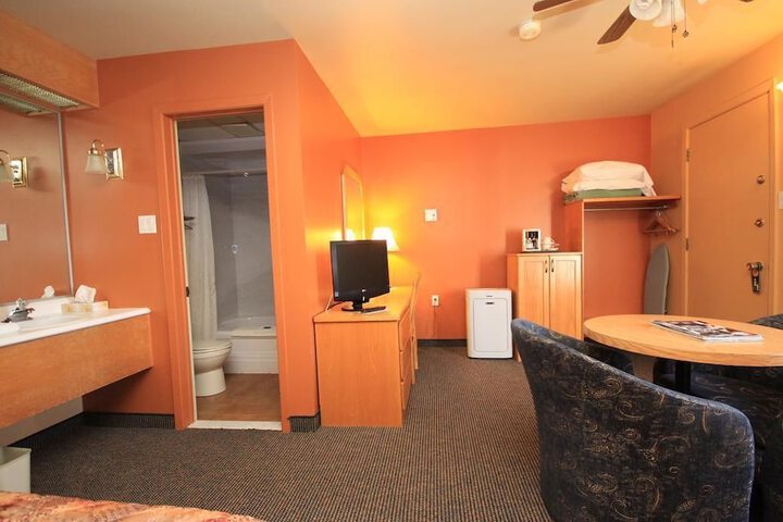 Room 17 of 36