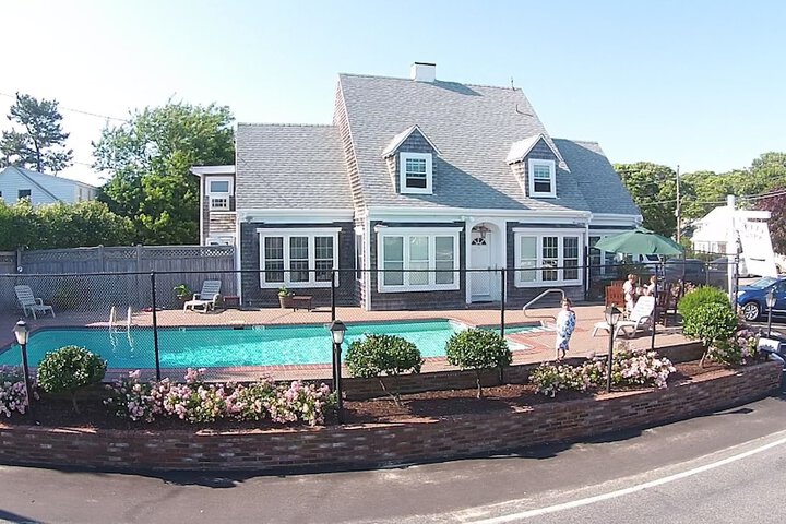 Pool 9 of 25