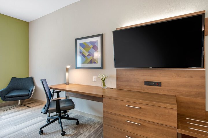 Room 25 of 60