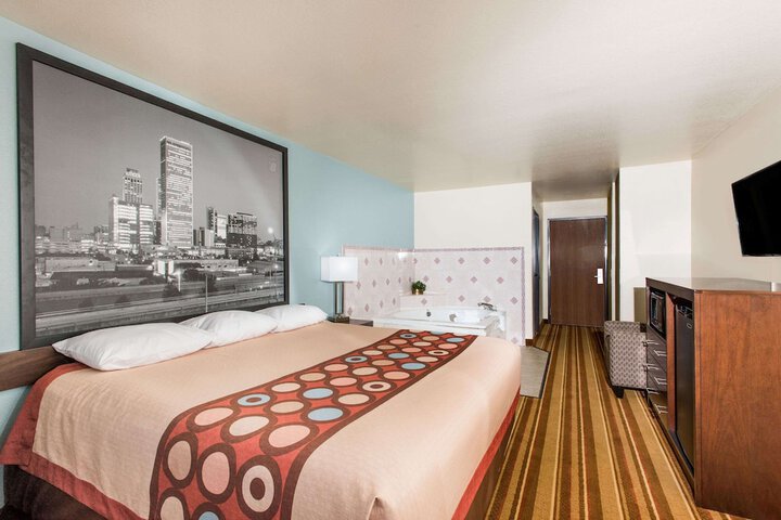 Room 5 of 16