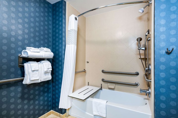Room 15 of 33