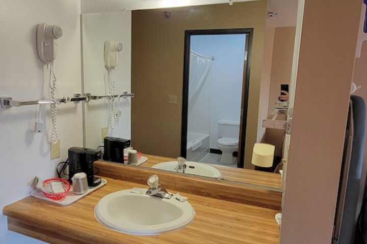 Room 7 of 19