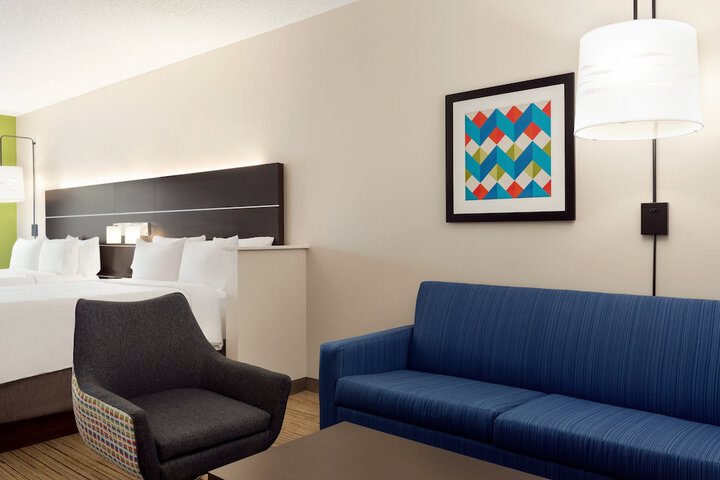 Room 12 of 36