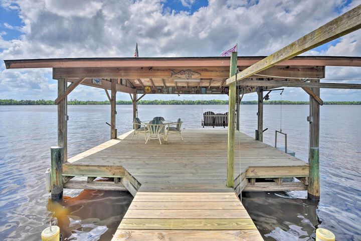 Picturesque Retreat on St. Johns River + Docks