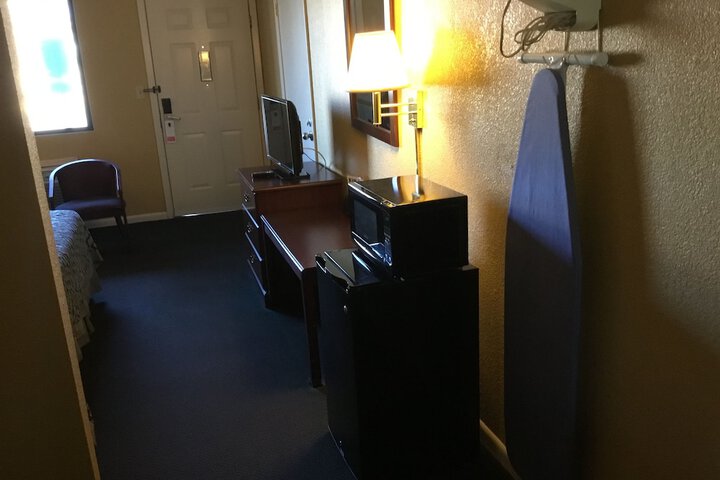 Room 4 of 18