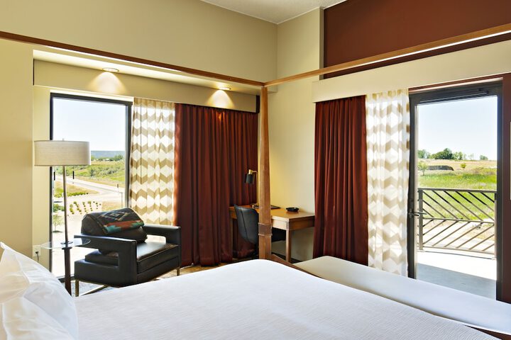 Room 38 of 77