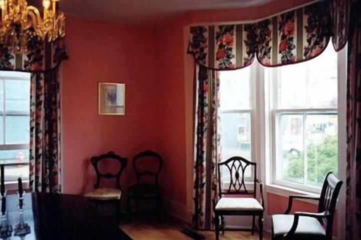 Room 19 of 35