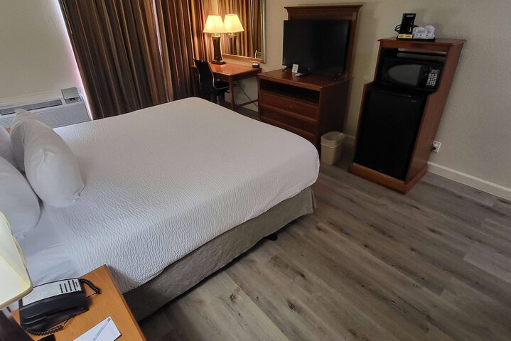 Room 34 of 76