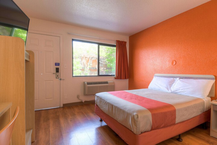 Room 19 of 25