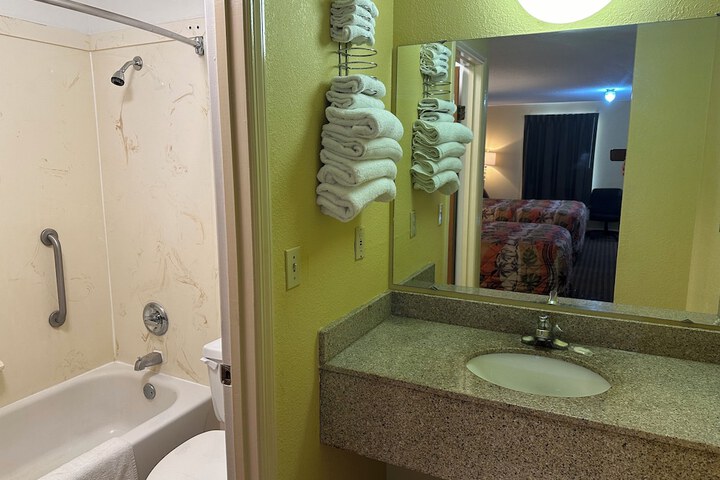Room 21 of 46