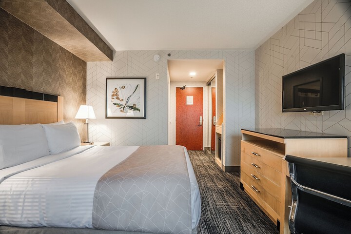 Room 33 of 84
