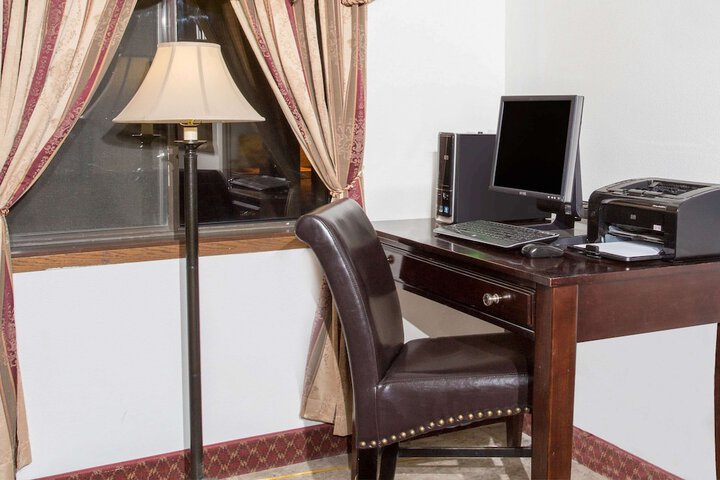 Business Center 14 of 16
