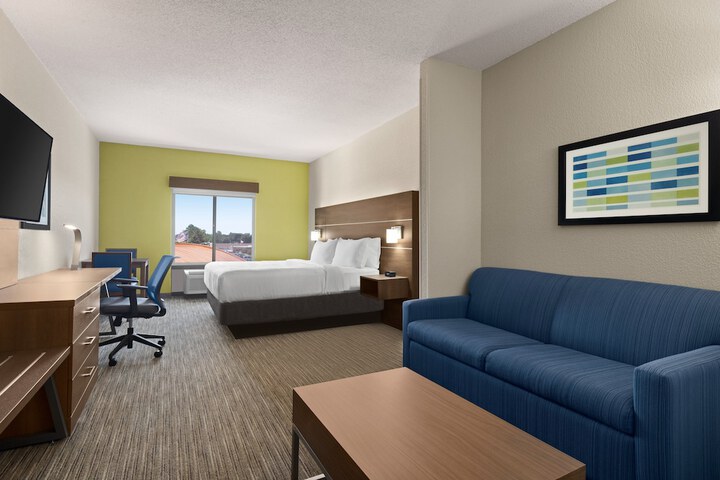 Holiday Inn Express & Suites Akron Regional Airport Area by IHG