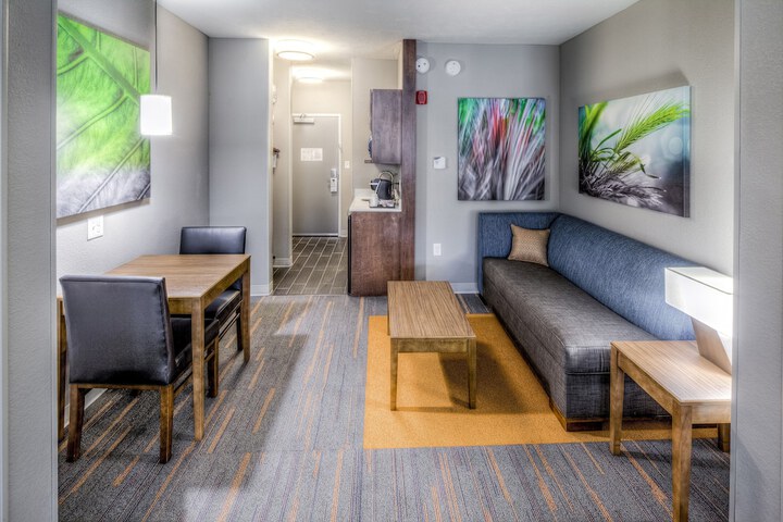 Room 13 of 34