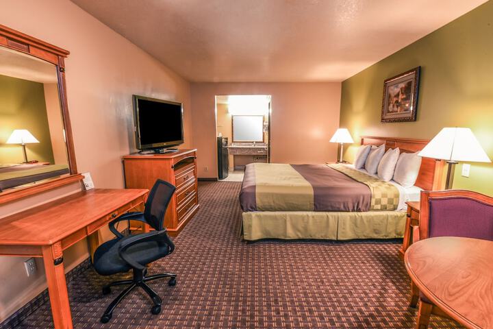 Room 15 of 28