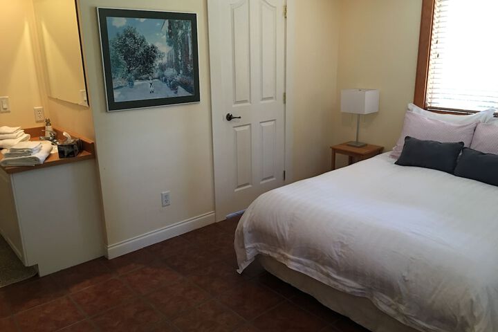 Room 5 of 12