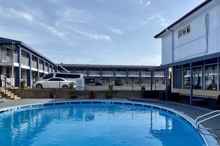 Pool 10 of 87
