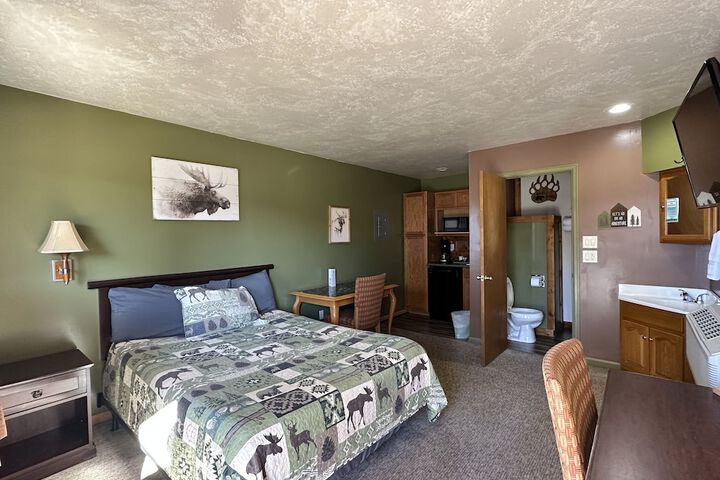 Moosehead Lodge & Cabins
