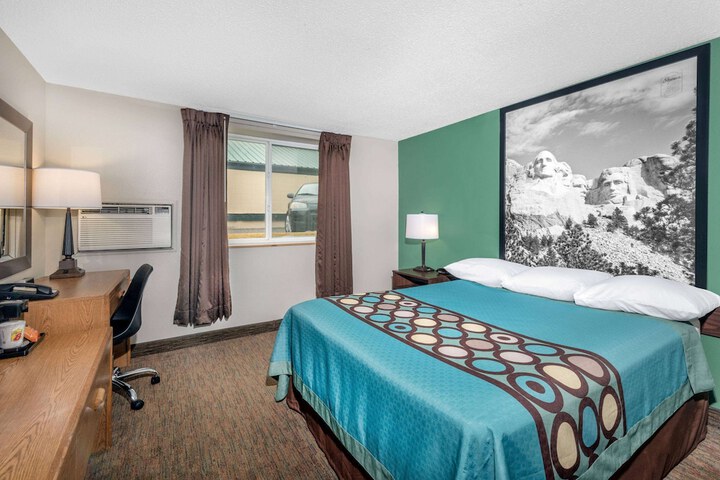 Room 12 of 16